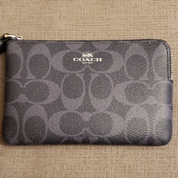 Coach Handbags - Coach Wristlet